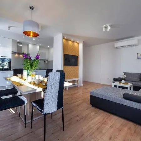 Апартаменты Stylish Penthouse With A Sea View Terrace