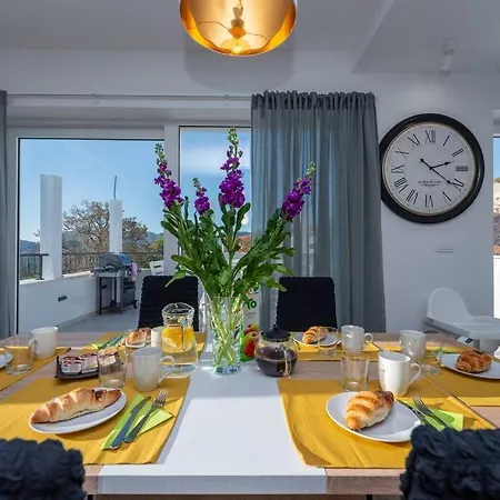 Апартаменты Stylish Penthouse With A Sea View Terrace *