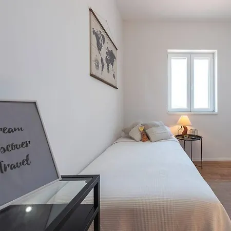 Апартаменты Stylish Penthouse With A Sea View Terrace