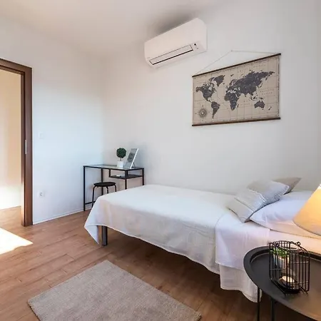 Апартаменты Stylish Penthouse With A Sea View Terrace *