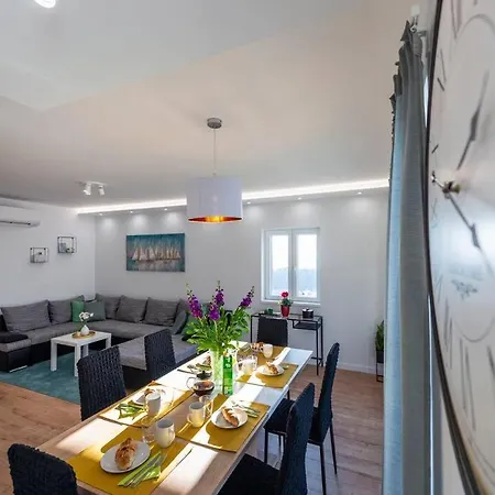 Апартаменты Stylish Penthouse With A Sea View Terrace *