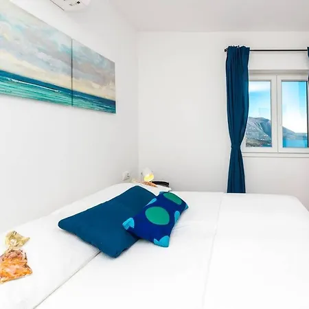 Апартаменты Stylish Penthouse With A Sea View Terrace
